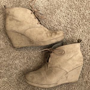 Bootie wedges tan